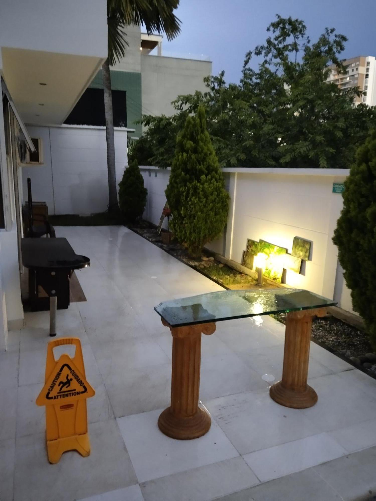 Hotel Premium House Floridablanca Bagian luar foto